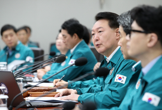 윤석열 대통령이 18일 서울 용산 대통령실 청사에서 열린 국무회의에서 발언하고 있다. 2023.7.18 [대통령실통신사진기자단] 연합뉴스